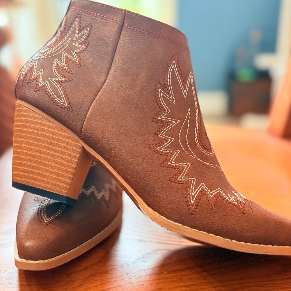 Women’s Brown Western-Style Ankle Heeled Boots